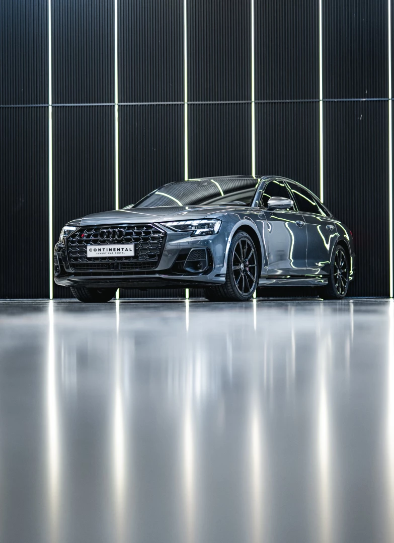 Audi S8 - image 1